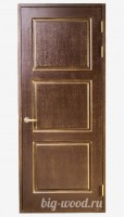 Запатинированная металликом под золото деревянная дверь межкомнатная из дуба шоколадного оттенка