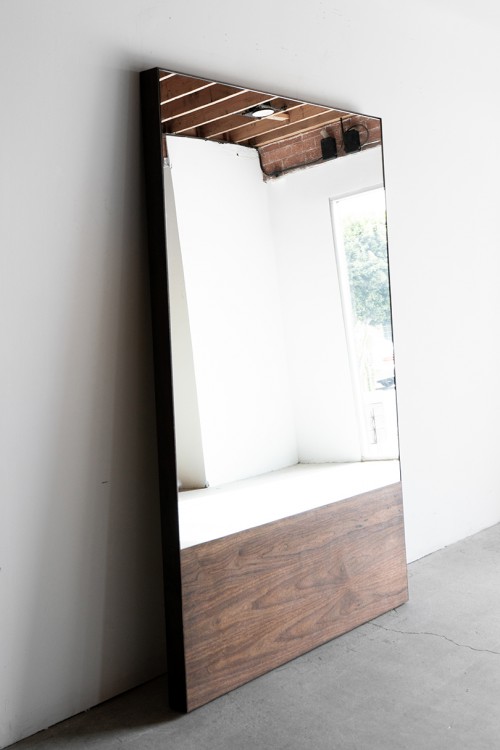 Зеркало с деревянной вставкой