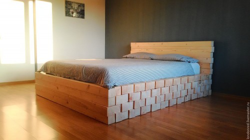 Необычная кровать из дерева